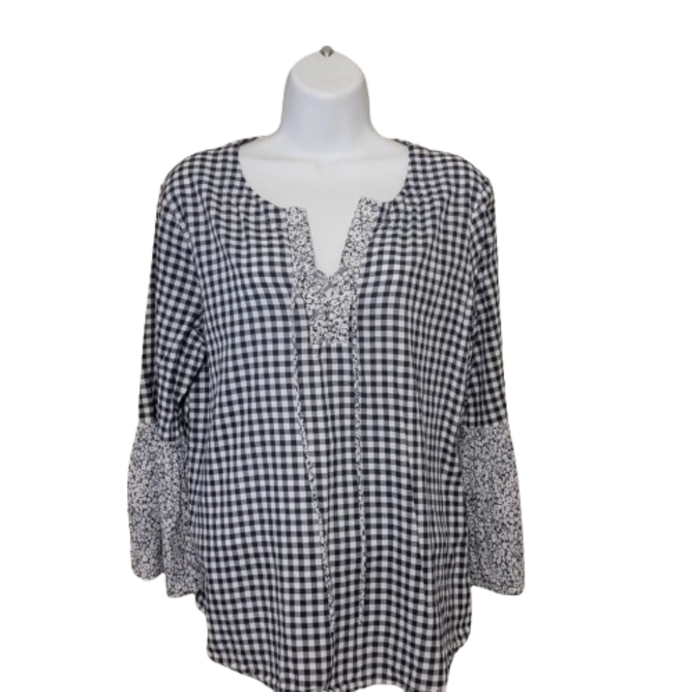 St. John's Bay Womens Lace Neck Top Sz M Blue and White